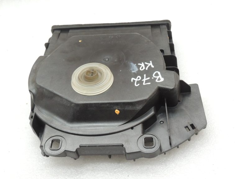BMW 5. sērijas F10 F11 F18 LCI skaļrunis Centrālais bass kreisais 65139195199