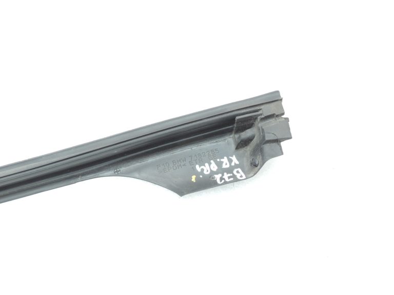 Oriģinālā BMW 5. sērijas F10 F11 durvju blīvējuma gumija priekšējā kreisā augšējā 51767182285