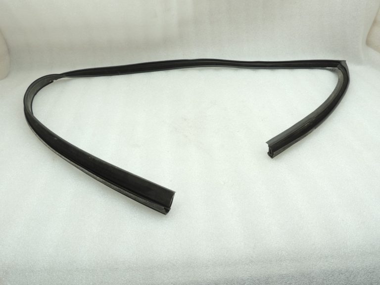 BMW 5. sērijas F10 F11 durvju loga blīvējums priekšējais kreisais 51337182273