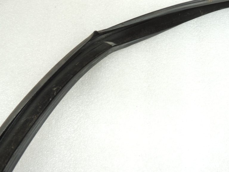 BMW 5. sērijas F10 F11 durvju loga blīvējums priekšējais kreisais 51337182273