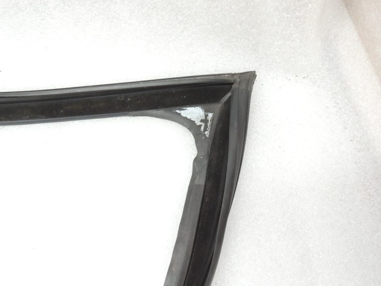 BMW 5. sērijas F10 F11 durvju loga blīvējums priekšējais kreisais 51337182273