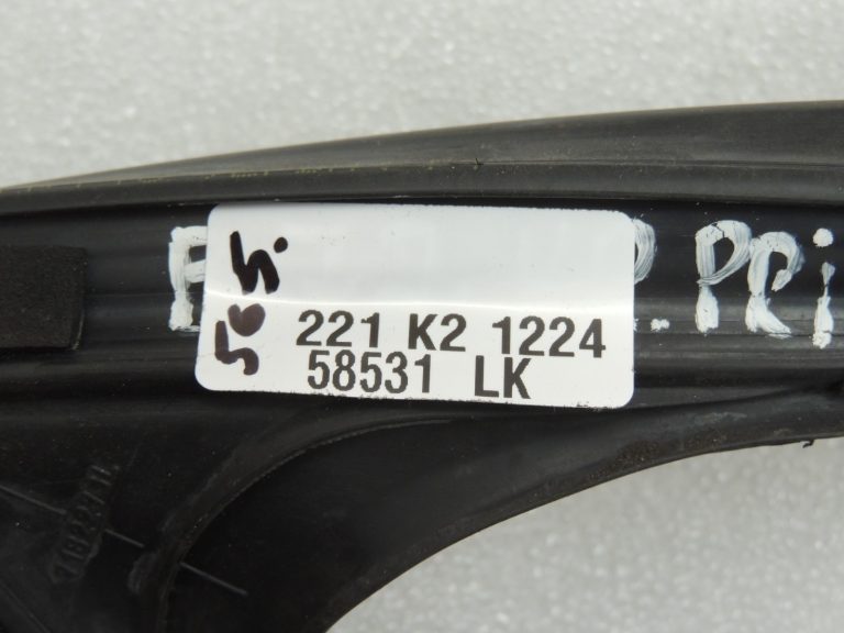 BMW 5. sērijas F10 F11 durvju loga blīvējums priekšējais kreisais 51337182273