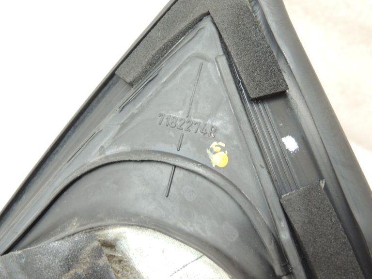 BMW 5. sērijas F10 F11 durvju loga blīvējums priekšējais labajā pusē 51337182274