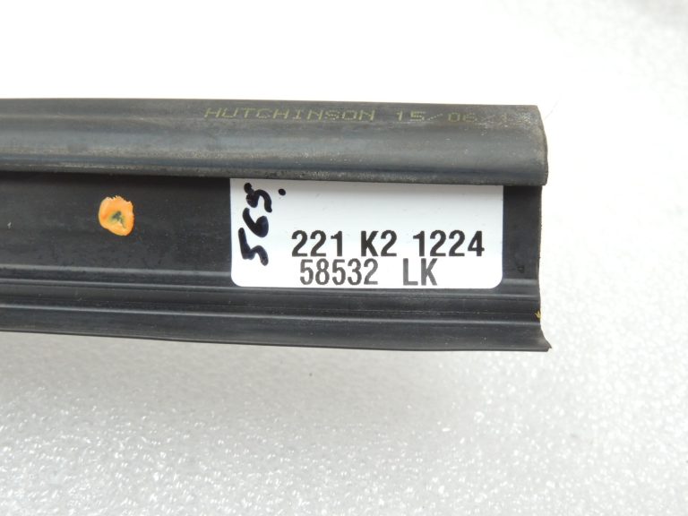 BMW 5. sērijas F10 F11 durvju loga blīvējums priekšējais labajā pusē 51337182274