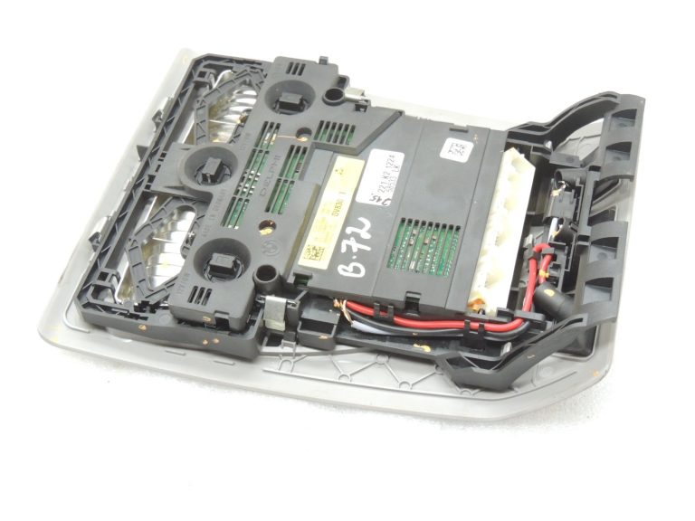 Oriģinālā BMW F06 F07 F10 F10 F11 Iekšējais apgaismojums Priekšējais lasīšanas lukturis 61319276230 EVEREST GREY