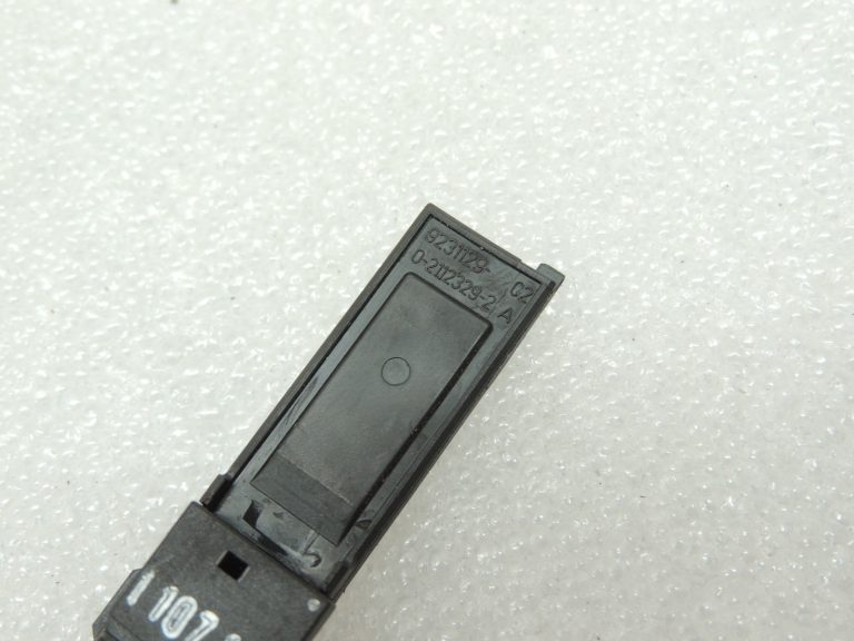 Oriģinālais Bmw F06 F07 F07 F10 F11 F12 F12 F25 Sajūga galvenā cilindra sensors 61319231129