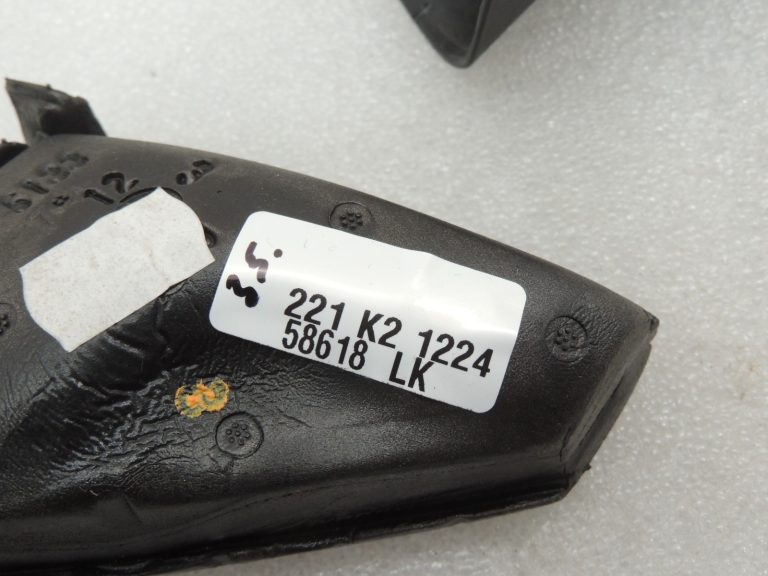 Oriģinālais BMW 5. sērijas F10 F11 salona spoguļa trīsstūra pārsegs labajā pusē 51337182014