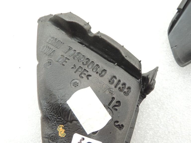 Oriģinālais BMW 5. sērijas F10 F11 salona spoguļa trīsstūra pārsegs labajā pusē 51337182014