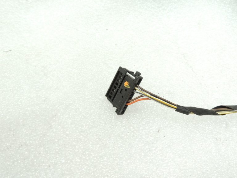 Oriģinālā BMW 5. sērijas F10 F11 durvju elektroinstalācijas instalācija pasažiera pusē priekšpusē pa labi 9273445