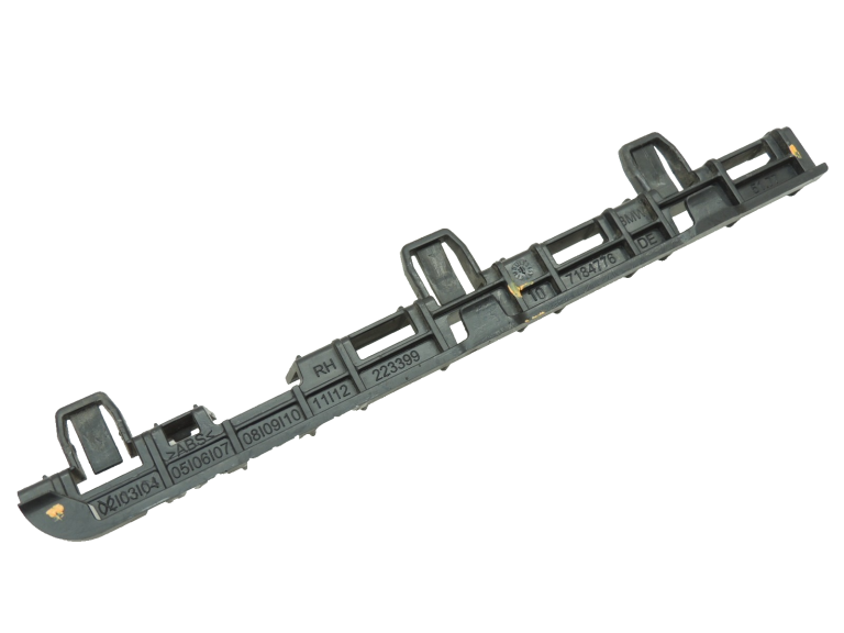 Oriģinālā BMW 5. sērijas F10 F11 priekšējās labās sānu svārku daļas stiprinājums 51777184776