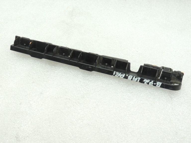 Oriģinālā BMW 5. sērijas F10 F11 priekšējās labās sānu svārku daļas stiprinājums 51777184776