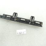 Oriģinālā BMW 5. sērijas F10 F11 priekšējās labās sānu svārku daļas stiprinājums 51777184776
