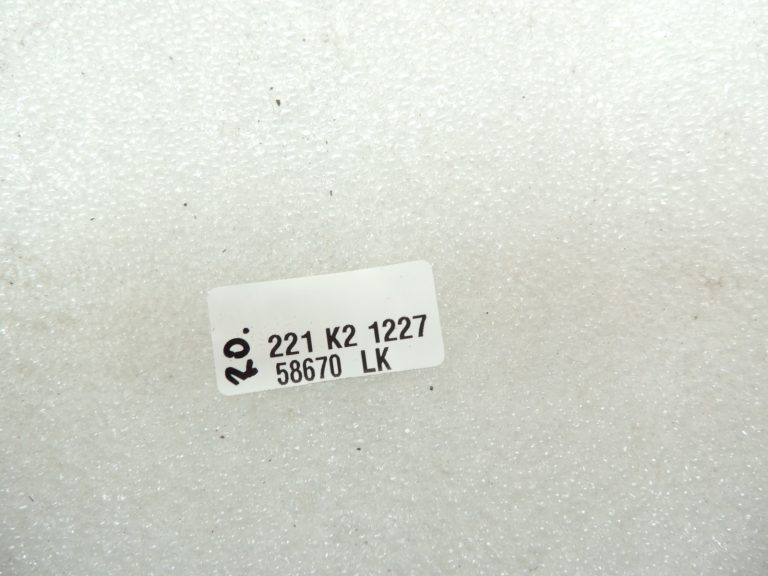 Oriģinālā BMW 5. sērijas F10 F11 priekšējās labās sānu svārku daļas stiprinājums 51777184776