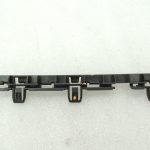 Oriģinālā BMW 5. sērijas F10 F11 priekšējās kreisās sānu svārku daļas stiprinājums 51777184775