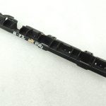 Oriģinālā BMW 5. sērijas F10 F11 priekšējās kreisās sānu svārku daļas stiprinājums 51777184775