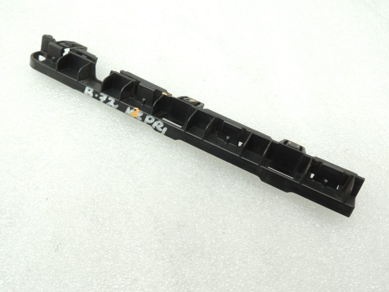 Oriģinālā BMW 5. sērijas F10 F11 priekšējās kreisās sānu svārku daļas stiprinājums 51777184775
