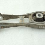 Oriģinālā komplektācija Toyota Yaris IV XP210 1.5 M15AFKS Transmisijas stiprinājuma apakšējais balsts 12363K0060