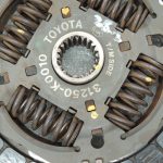 Oriģinālais Toyota Yaris IV XP210 1.5 M15AFKS sajūga disks 31250K0010