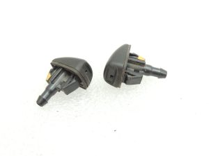 Oriģinālā aprīkojuma Toyota Yaris IV XP210 vējstikla mazgāšanas sprauslu komplekts 8538152430