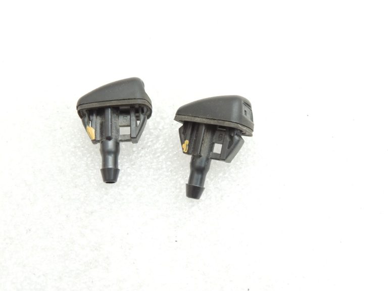 Oriģinālā aprīkojuma Toyota Yaris IV XP210 vējstikla mazgāšanas sprauslu komplekts 8538152430
