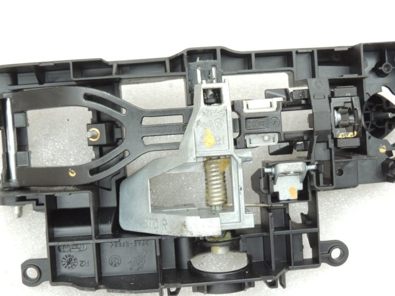 BMW F06 F06 F10 F11 F12 F12 F13 Ārējais roktura turētājs labajā pusē 51217175650