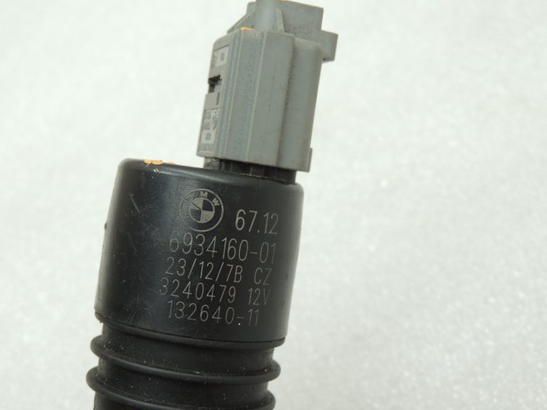 Oriģinālais BMW vējstikla mazgāšanas sūknis ar kontaktdakšu 67126934160 6934160