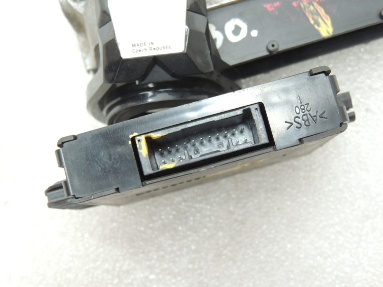 Toyota Yaris P13 1.3 VVT-i 1NRFE Motora vadības bloks Vadības bloks 896610DF50