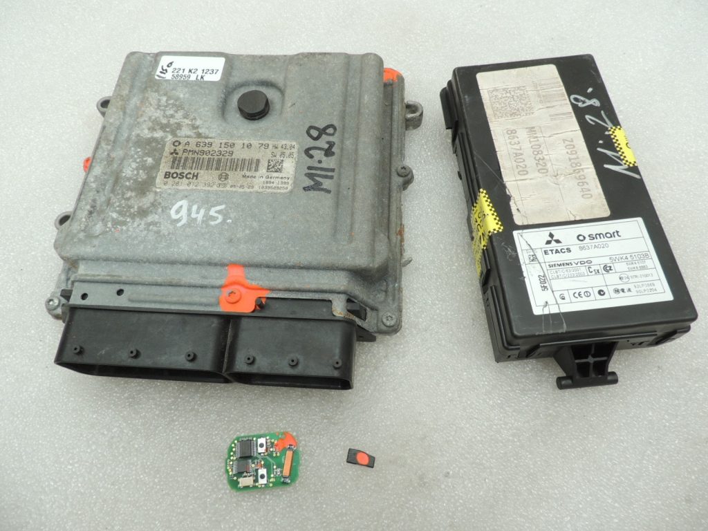 Mitsubishi Colt VI Z3 1,5Di-D M639 Motora vadības bloks Vadības bloks MN902329