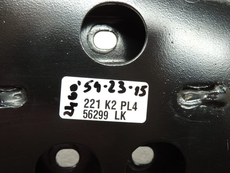 Oriģinālā Mercedes Benz W205 M651 aizmugurējais automātiskās transmisijas stiprinājums A2052401802