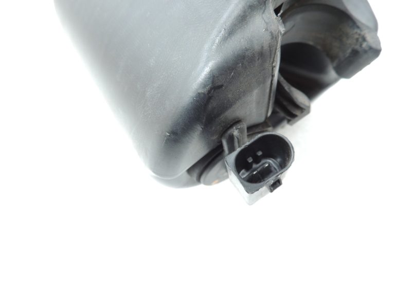 Oriģinālā Mercedes Benz W205 vējstikla mazgāšanas tvertne A2058690220