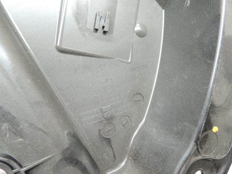 Mercedes-Benz C-klase W205 Logu regulatora mehānisms priekšējais kreisais A2057204923