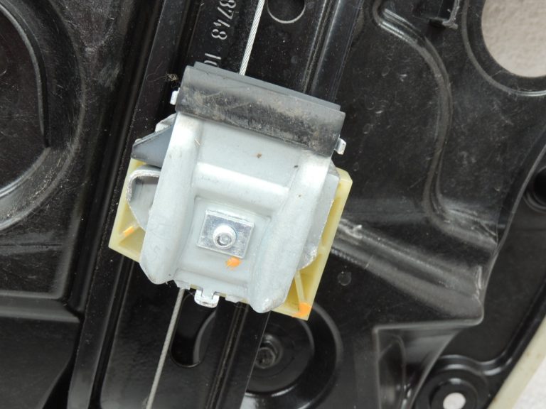 Mercedes-Benz C-klase W205 Logu regulatora mehānisms priekšējais kreisais A2057204923