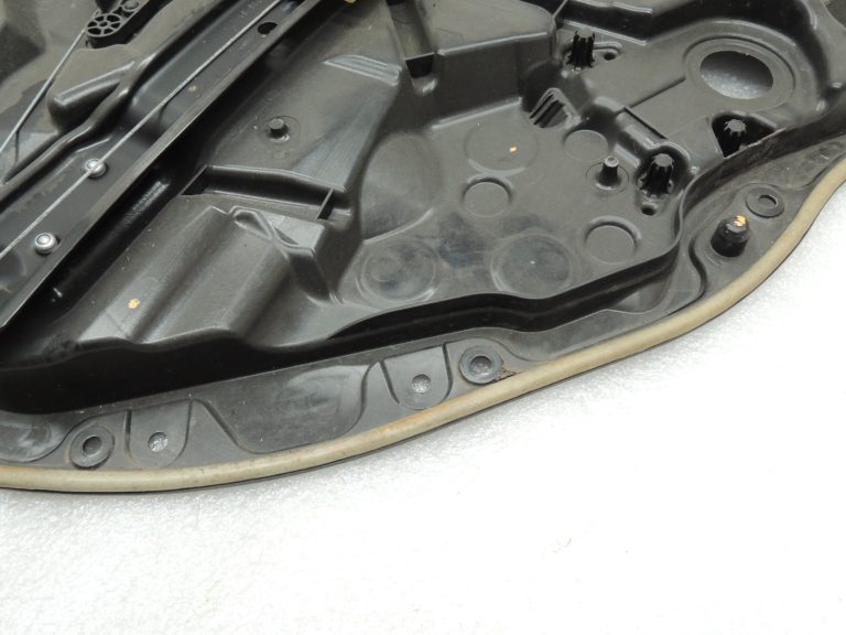 Mercedes-Benz C-klase W205 Logu regulatora mehānisms aizmugurējais kreisais A2057307904