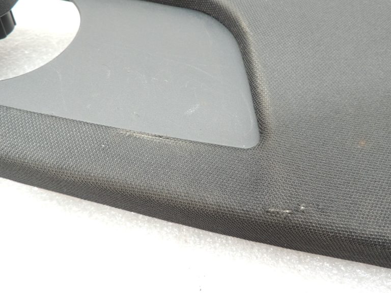 Mercedes-Benz C-klases W205 B-svārstieņa apdare labā melna A20569080039F93
