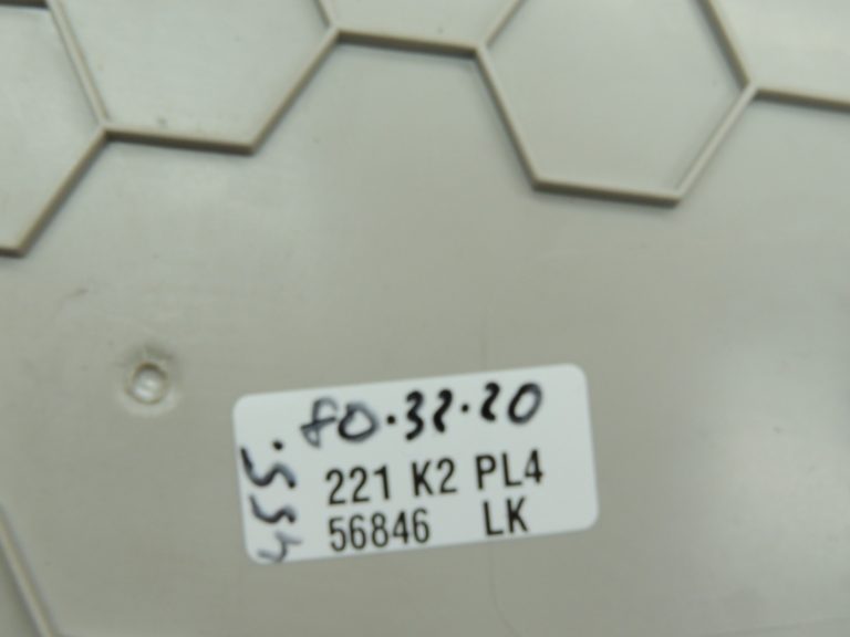 Mercedes-Benz C-klases W205 B-svārstieņa apdare labā melna A20569080039F93