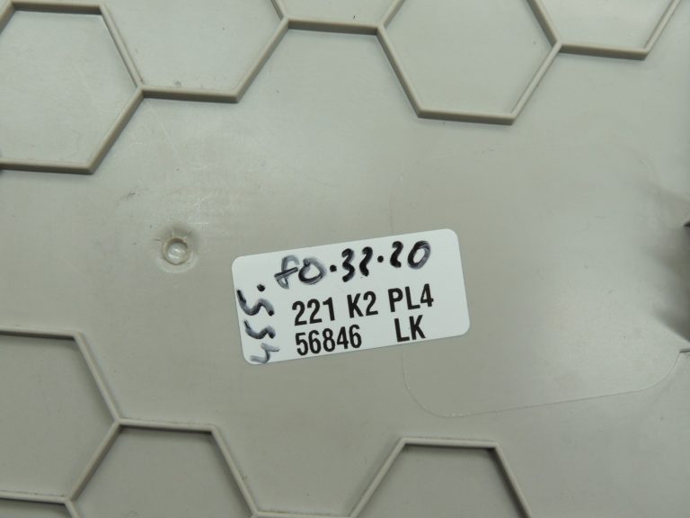 Mercedes-Benz C-klases W205 B-svārstieņa apdare labā melna A20569080039F93
