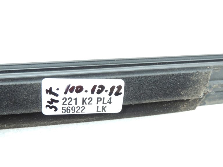 Oriģinālā aprīkojuma Mercedes W205 aizmugurējā kreisā loga līstes A2057300324