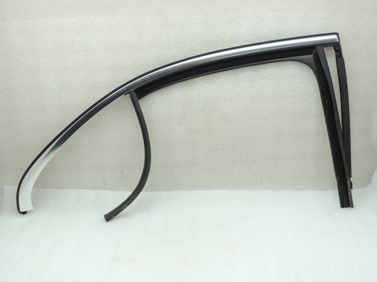 Mercedes W205 sedans hromēta durvju loga aizmugures labās puses blīvējums A205735540