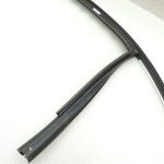 Mercedes W205 sedans hromēta durvju loga aizmugures labās puses blīvējums A205735540