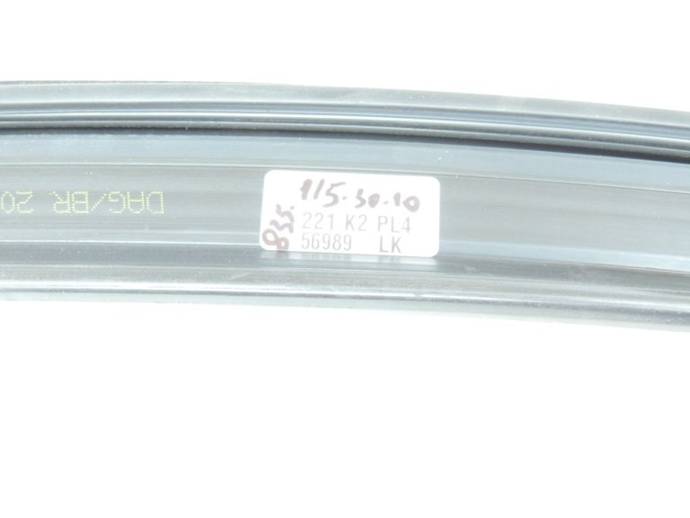 Mercedes W205 sedans hromēta durvju loga aizmugures labās puses blīvējums A205735540