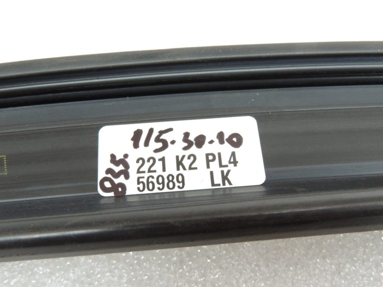 Mercedes W205 sedans hromēta durvju loga aizmugures labās puses blīvējums A205735540