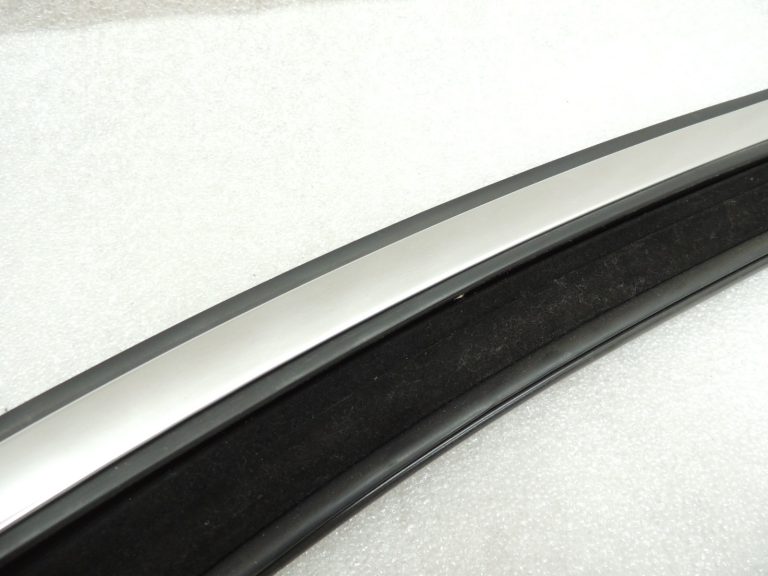 Mercedes W205 sedans hromēta durvju loga aizmugures labās puses blīvējums A205735540