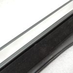 Mercedes W205 sedans hromēta durvju loga aizmugures labās puses blīvējums A205735540