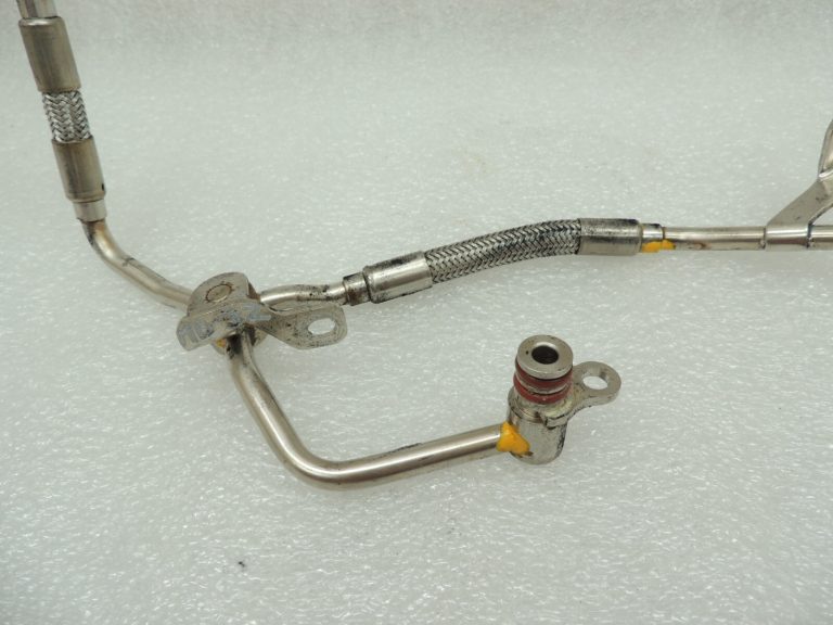Mercedes W205 C63 AMG turbokompresora eļļas caurule A1770901177 A1770908402