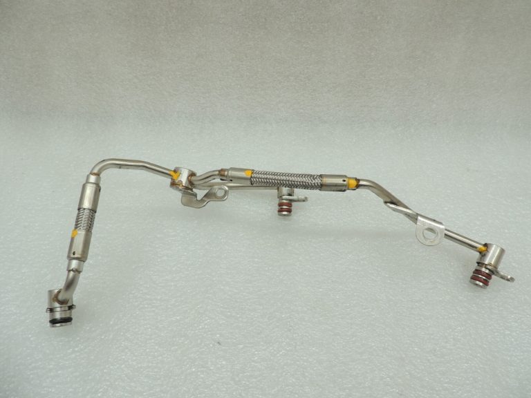 Mercedes W205 C63 AMG turbokompresora eļļas caurule A1770901177 A1770908402