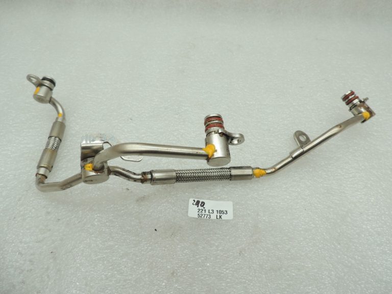 Mercedes W205 C63 AMG turbokompresora eļļas caurule A1770901177 A1770908402