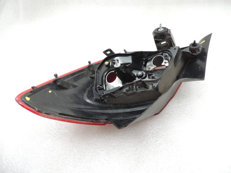 Opel Corsa E 5 durvju hečbeks aizmugurējais kreisais aizmugurējais lukturis Aizmugurējais lukturis 39012621