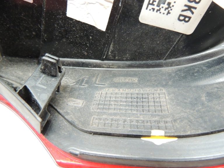 Opel Corsa E 5 durvju hečbeks aizmugurējais kreisais aizmugurējais lukturis Aizmugurējais lukturis 39012621
