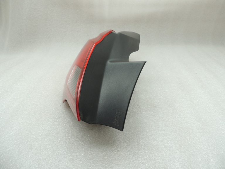 Opel Corsa E 5 durvju hečbeks aizmugurējais kreisais aizmugurējais lukturis Aizmugurējais lukturis 39012621