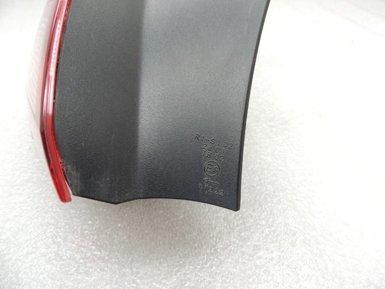 Opel Corsa E 5 durvju hečbeks aizmugurējais kreisais aizmugurējais lukturis Aizmugurējais lukturis 39012621